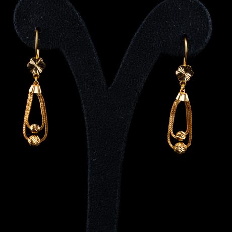 Vee Chain Earring